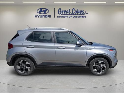 Shimmering Silver 2023 Hyundai VENUE SEL