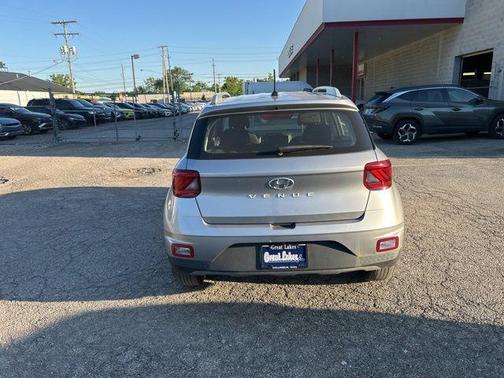 Shimmering Silver 2023 Hyundai VENUE SEL