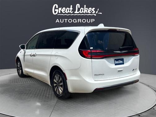 2022 Chrysler Pacifica Hybrid Touring L