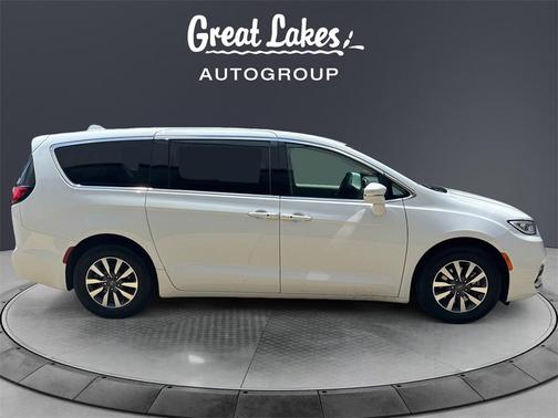 2022 Chrysler Pacifica Hybrid Touring L