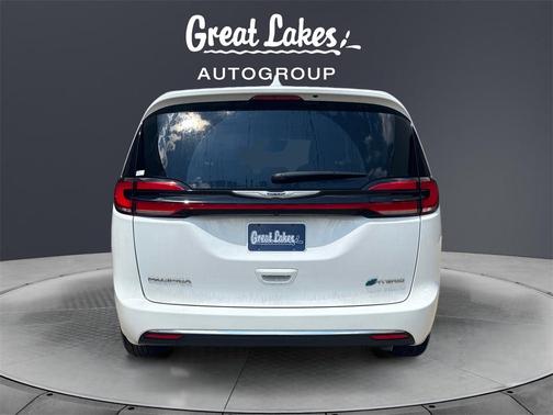 2022 Chrysler Pacifica Hybrid Touring L