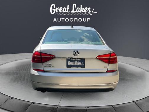 2016 Volkswagen Passat 1.8T SE