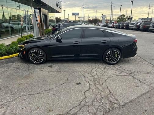 Aurora Black Pearl 2025 Kia K5 GT