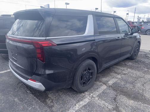 2025 Kia Carnival LXS