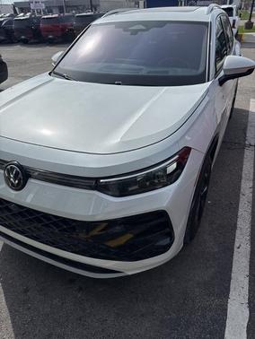 2025 Volkswagen Tiguan 2.0T SEL R-Line