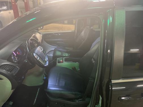 2014 Chrysler Town & Country Touring