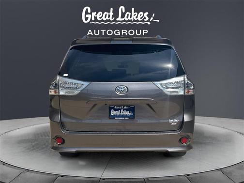2020 Toyota Sienna SE