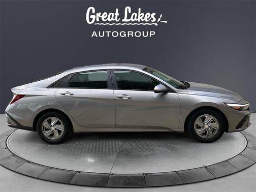 2024 Hyundai ELANTRA SE