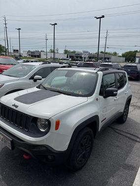 Alpine White 2018 Jeep Renegade Trailhawk