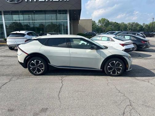 Glacier 2024 Kia EV6 Wind
