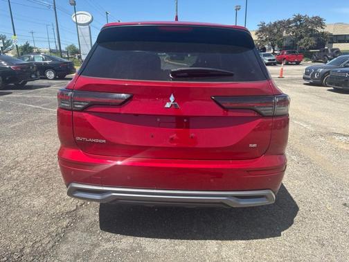 Diamond Red 2025 Mitsubishi Outlander SE