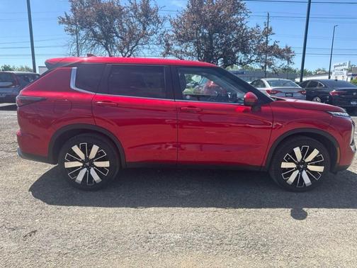 Diamond Red 2025 Mitsubishi Outlander SE