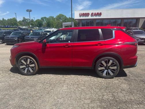 Diamond Red 2025 Mitsubishi Outlander SE