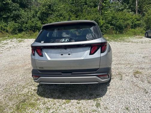 Shimmering Silver 2025 Hyundai TUCSON SE