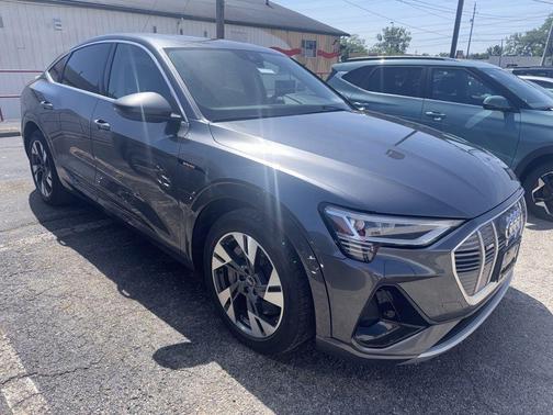 Daytona Gray Pearl Effect 2021 Audi e-tron Premium