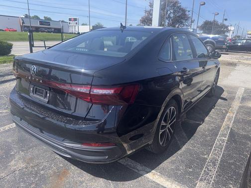 Deep Black Pearl Effect 2025 Volkswagen Jetta 1.5T Sport