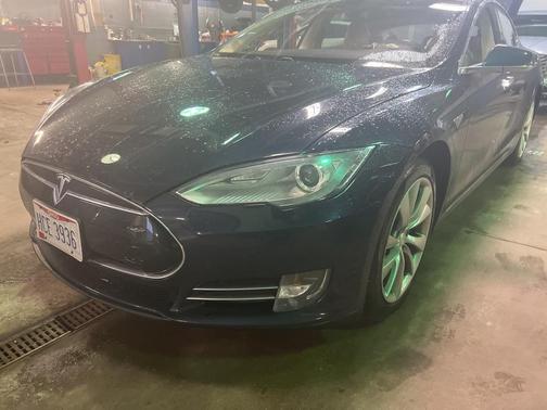 2014 Tesla Model S 