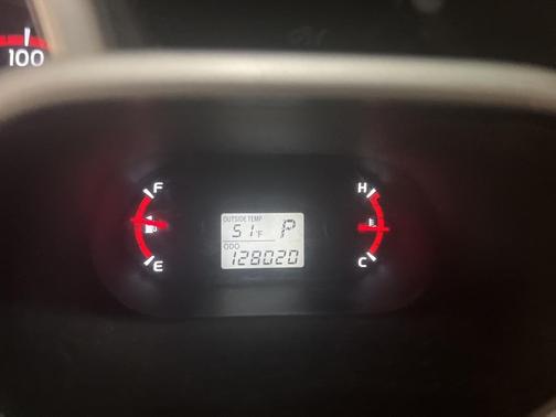 2010 Pontiac Vibe Base