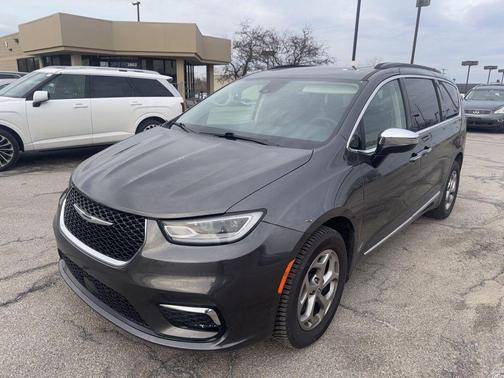 Granite Crystal Clearcoat Metallic 2023 Chrysler Pacifica Limited