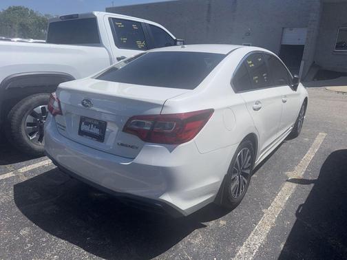 Crystal White Pearl 2019 Subaru Legacy 2.5i