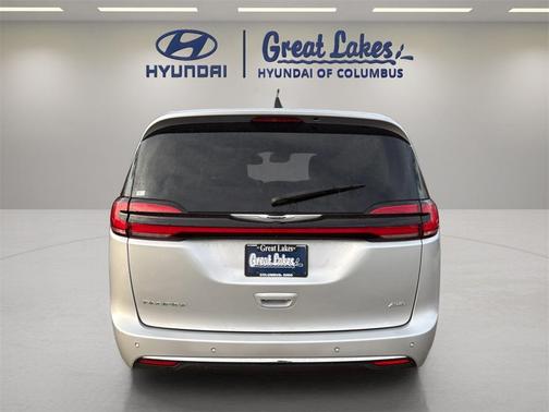 2023 Chrysler Pacifica Touring-L