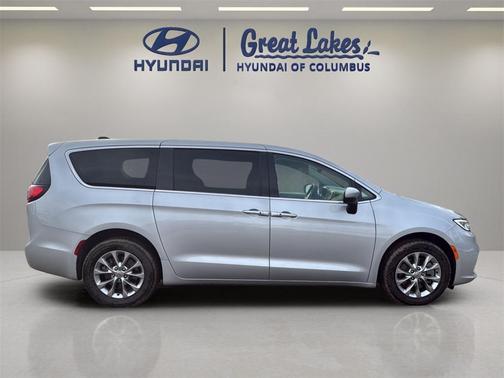 2023 Chrysler Pacifica Touring-L