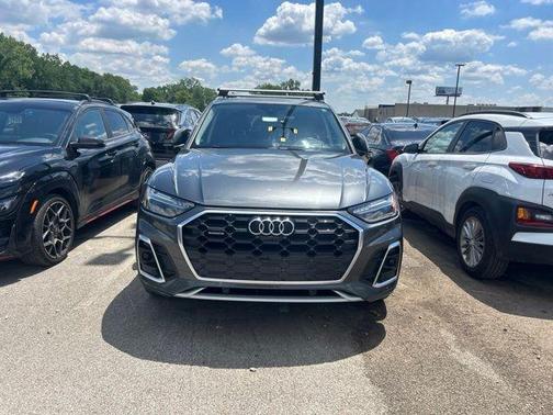 Daytona Gray Pearl Effect 2022 Audi Q5 45 S line Prestige