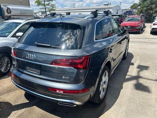 Daytona Gray Pearl Effect 2022 Audi Q5 45 S line Prestige