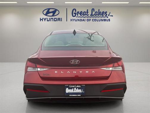2024 Hyundai ELANTRA SE