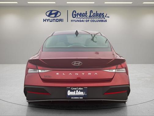2024 Hyundai ELANTRA SE