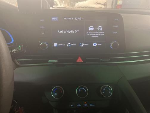 2024 Hyundai ELANTRA SE