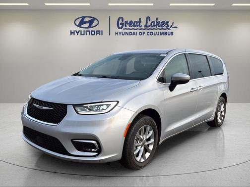 2023 Chrysler Pacifica Touring-L