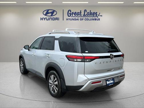 2022 Nissan Pathfinder SL