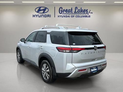 2022 Nissan Pathfinder SL