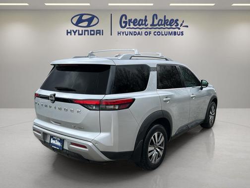 2022 Nissan Pathfinder SL