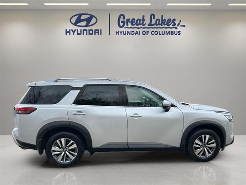 2022 Nissan Pathfinder SL