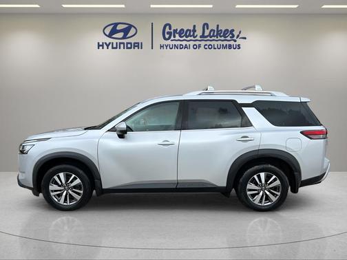 2022 Nissan Pathfinder SL