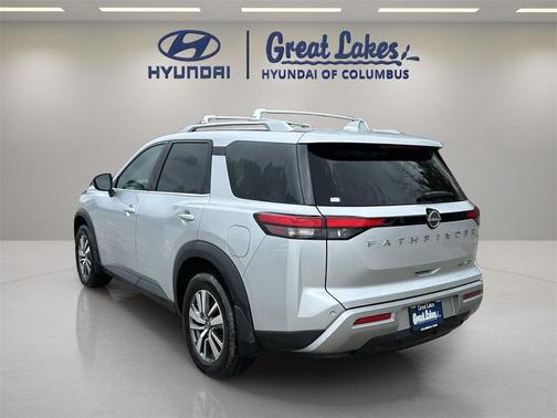 2022 Nissan Pathfinder SL