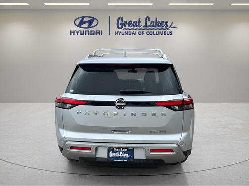 2022 Nissan Pathfinder SL