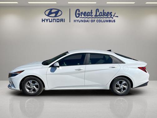 2022 Hyundai ELANTRA SE