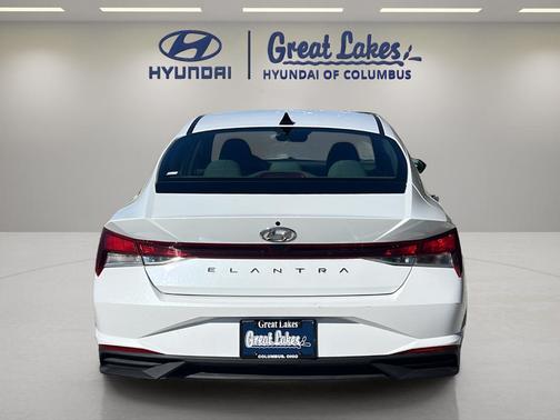 2022 Hyundai ELANTRA SE