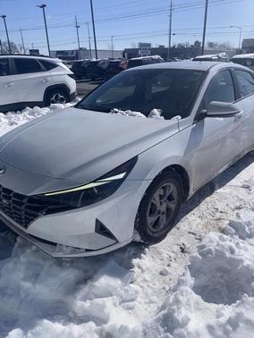 2022 Hyundai ELANTRA SE