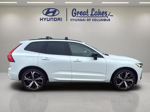 Crystal White 2025 Volvo XC60 B5 Ultra
