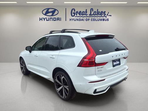 Crystal White 2025 Volvo XC60 B5 Ultra