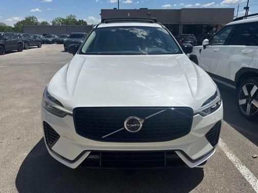 Crystal White 2025 Volvo XC60 B5 Ultra
