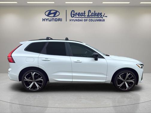 Crystal White 2025 Volvo XC60 B5 Ultra