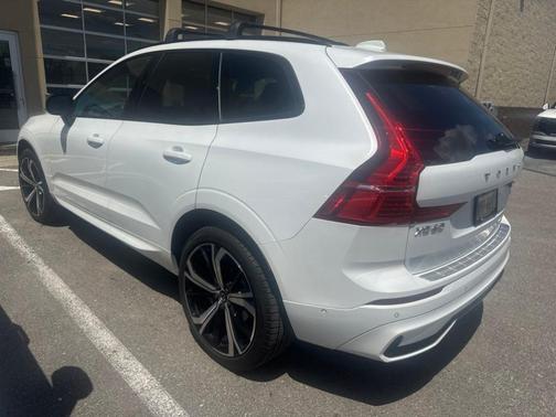 Crystal White 2025 Volvo XC60 B5 Ultra