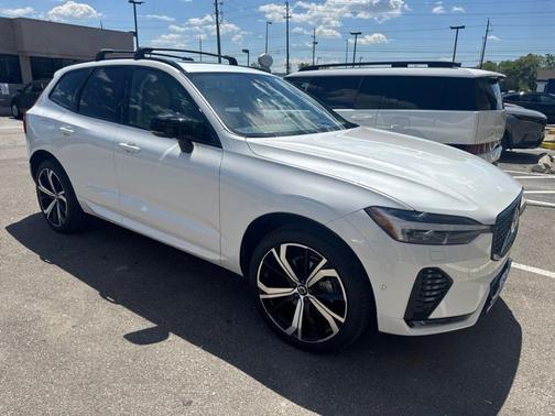 Crystal White 2025 Volvo XC60 B5 Ultra