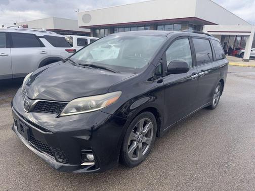 2019 Toyota Sienna SE