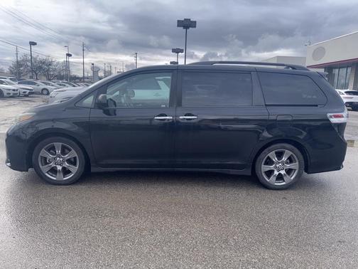 2019 Toyota Sienna SE